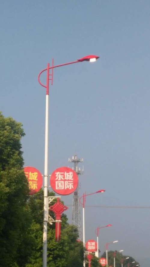 兴国县城管局及时抢修被挖路灯电缆 确保道路明亮 2