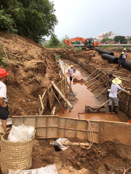 兴国县城管局加快城市生活污水处理管网建设 1